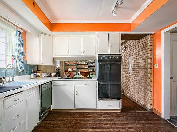 4th image of 2714 Leer St