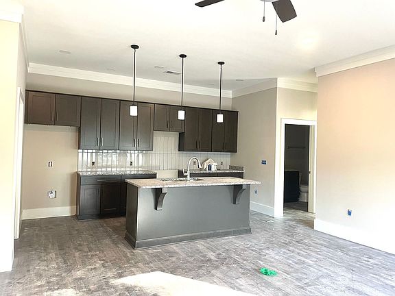 3rd image of 677 Chestnut St #112