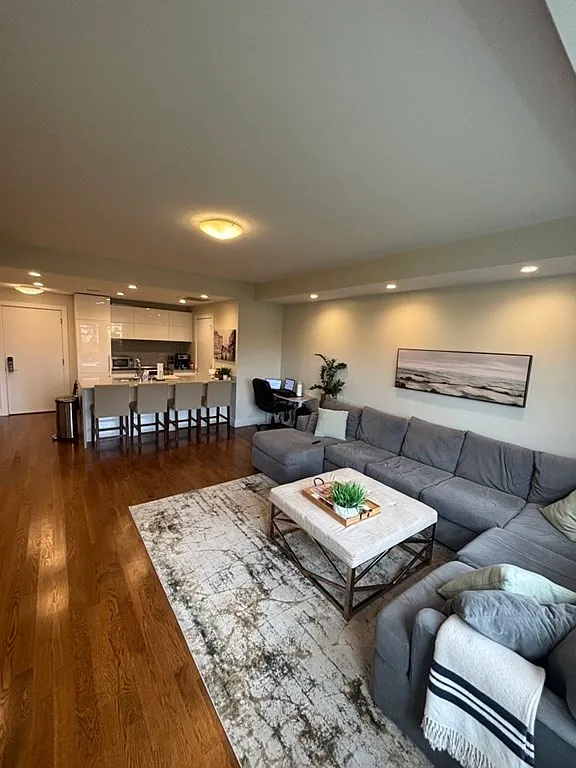 1 bed, 1.0 bath, 800 sqft, $3,500 — Photo 4