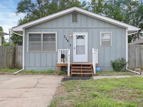 735 W 12th St, Junction City, KS 66441