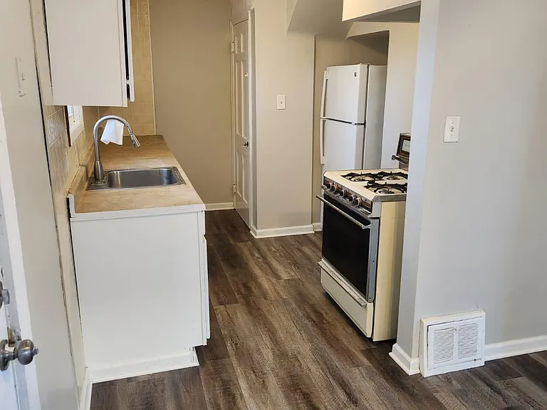 22370 Tracy Ave — Photo 7