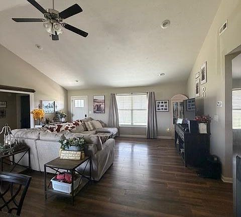 5th image of 300 Winngate Rd