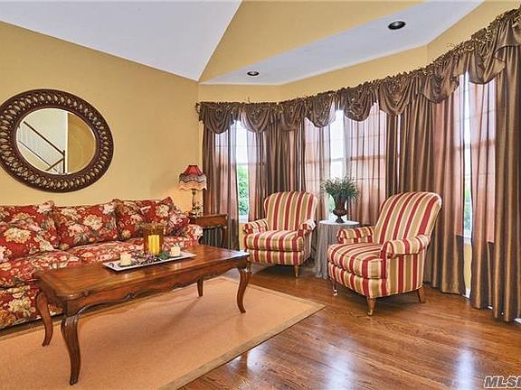 5th image of 4 Clover Meadow Ct