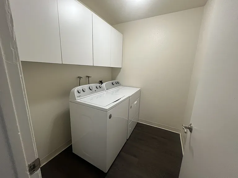 Versailles on the Lake Apartments — Photo 141