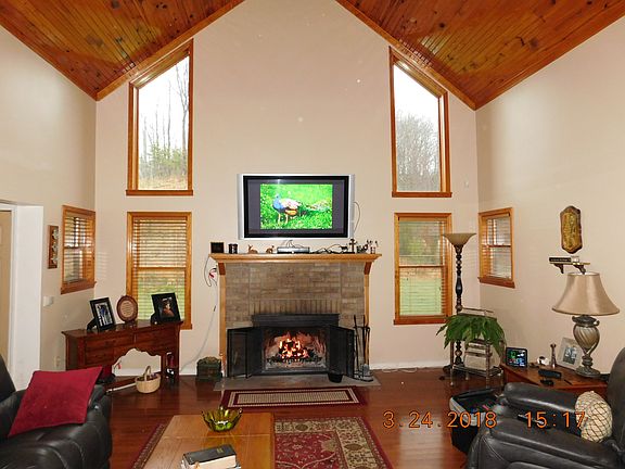 3rd image of 316 Hemlock Ln