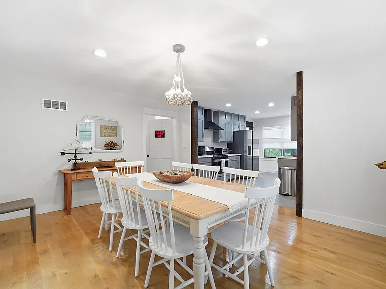 10200 Grandview Rd — Photo 12