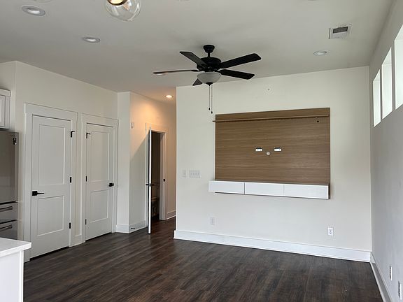 4th image of 530 Taffy Way
