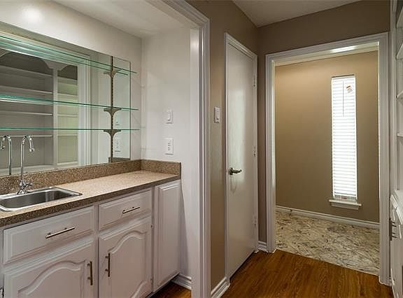 2nd image of 3013 Stonehenge Ln