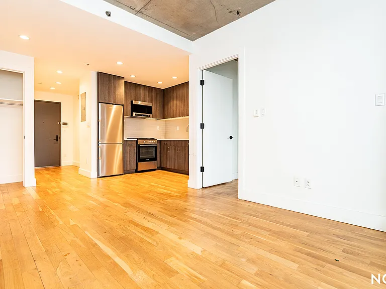 824 E New York Ave #2L — Photo 2