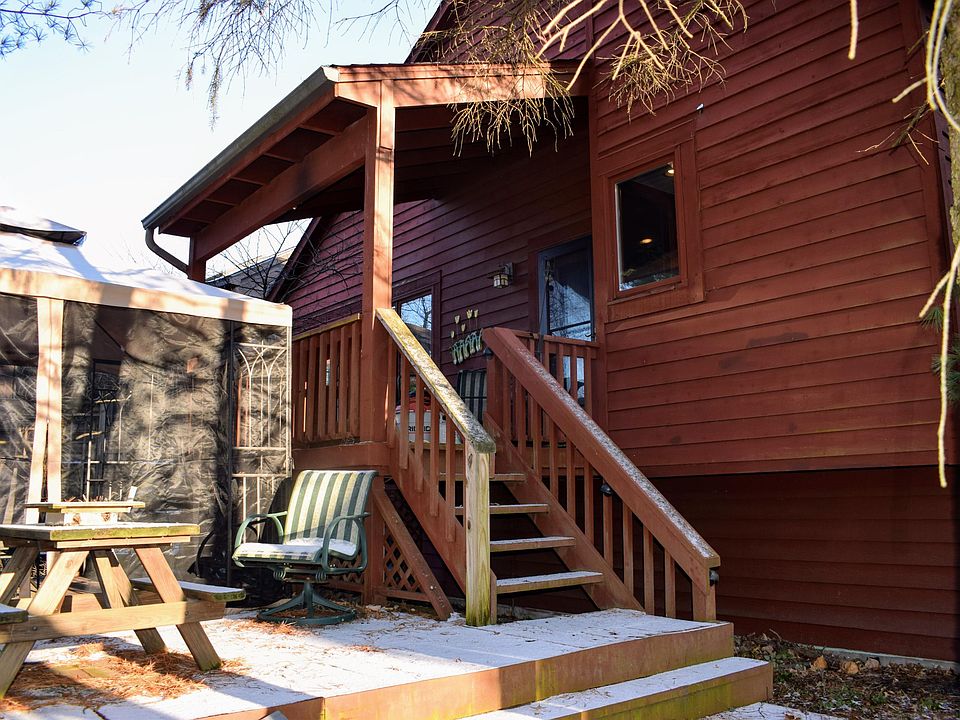 2nd image of 331 Lakeside Dr