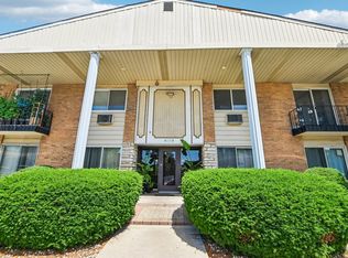 8997 Kennedy Dr APT 2E, Des Plaines, IL 60016