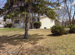 608 Elk St NW, Warroad, MN 56763