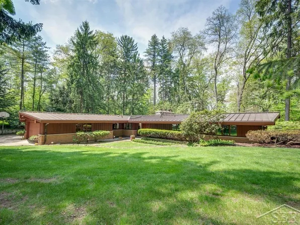 1523 Blue Heron Dr, Highland, MI 48357
