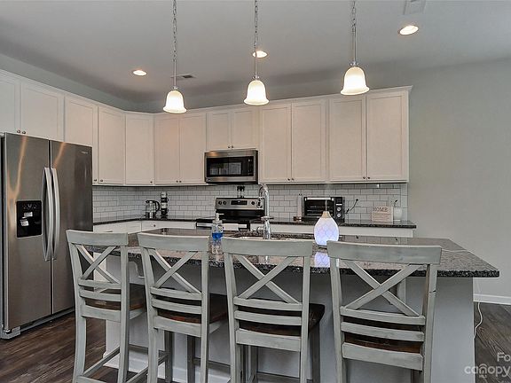 4th image of 7601 Denbur Dr