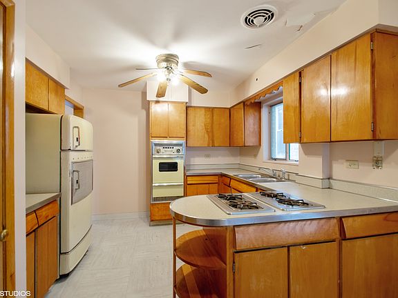 5th image of 6925 W Shakespeare Ave