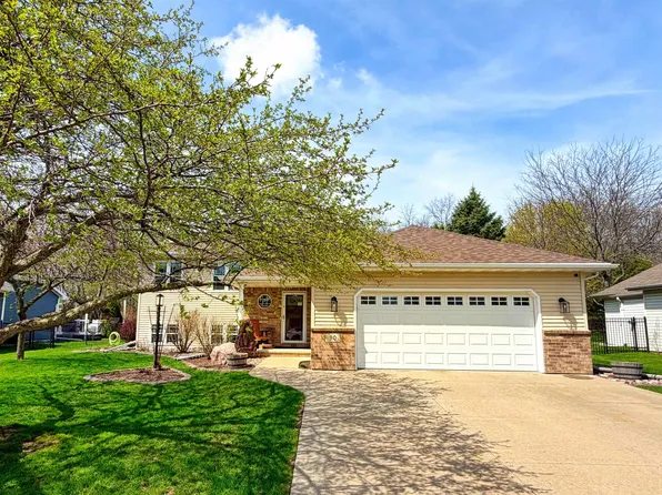 90 Rolling Green Cir, Oshkosh, WI 54904