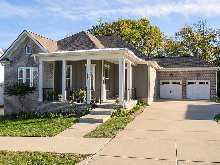 605 Quiet Cir — Photo 2
