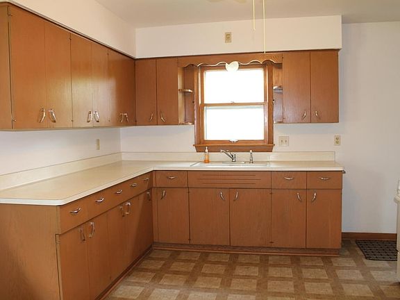 5th image of 1004 N Grandview Blvd