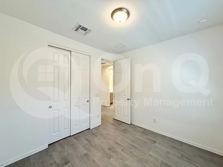 1265 E Kingman St — Photo 32