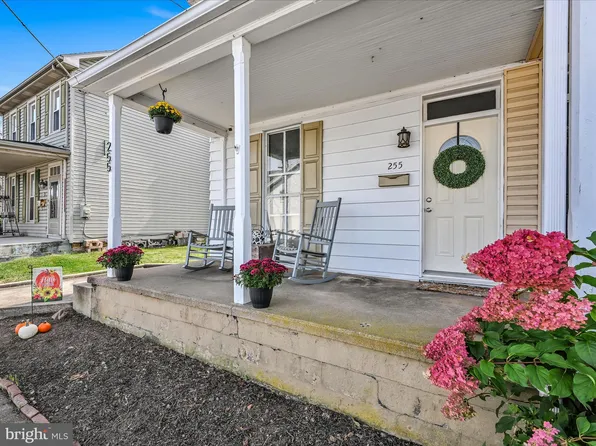 255 W 2nd St, Hummelstown, PA 17036
