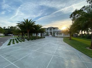 14191 Carol Manor Dr, Largo, FL 33774