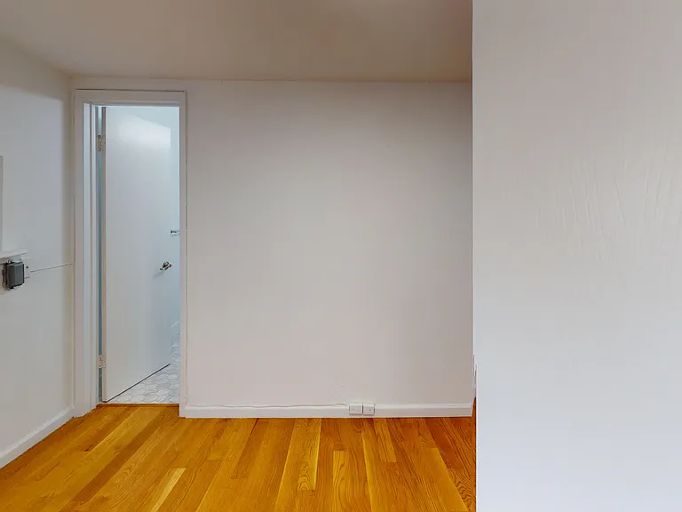 1040 Ashbury St — Photo 17