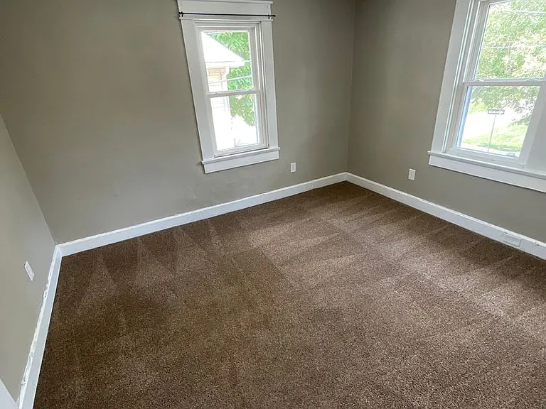 407 N Dunn St — Photo 24