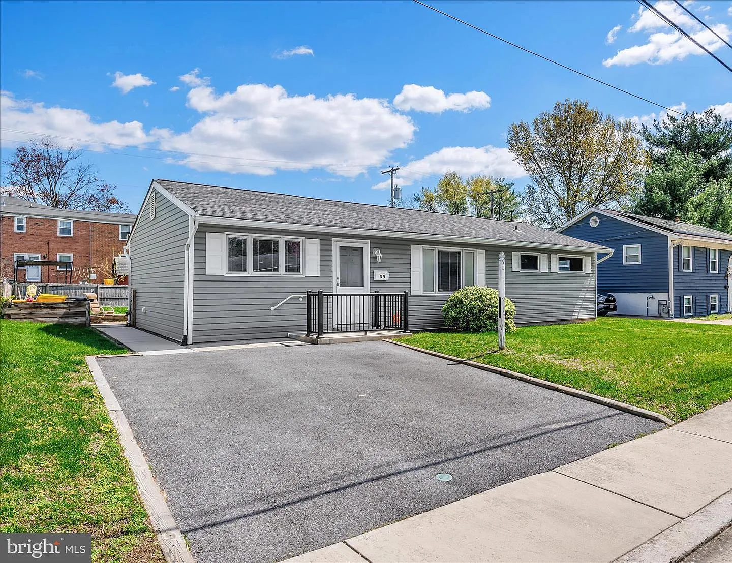1015 Phillip Dr photo 1