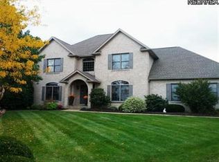 3997 Raintree Cir, Uniontown, OH 44685