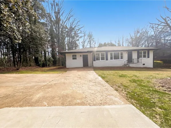 1325 Hidden Circle Dr, Sugar Hill, GA 30518
