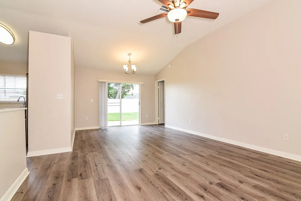 3 bed, 2.0 bath, 1243 sqft, $3,630 — Photo 3
