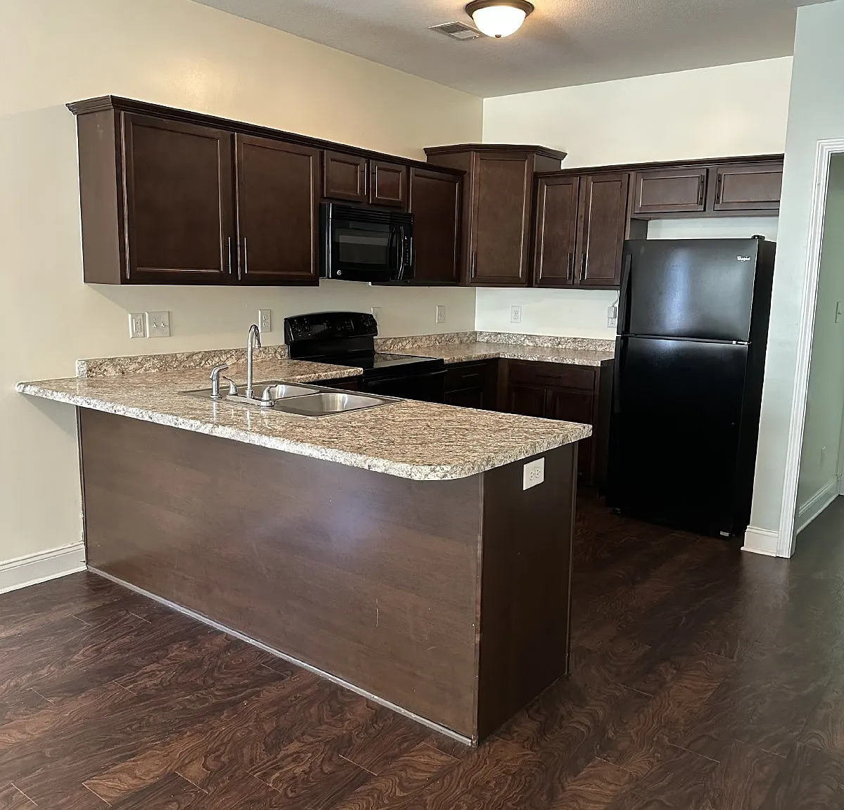 2 bed, 2.0 bath, 1100 sqft, $1,295 — Photo 3
