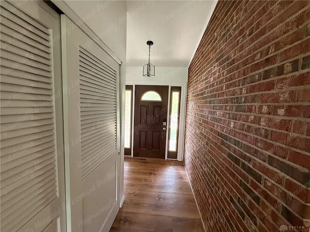 4 bed, 2.5 bath, 1981 sqft, $2,500 — Photo 4