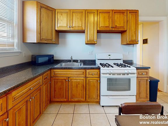 2nd image of 11 Elder St APT 3