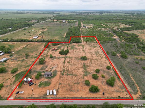 161 Cr 312, Charlotte, TX 78011