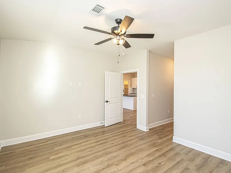 1220 W 4th St — Photo 50