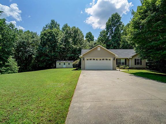 3rd image of 424 S Meadow Dr