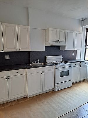 4th image of 4877 Broadway #5M