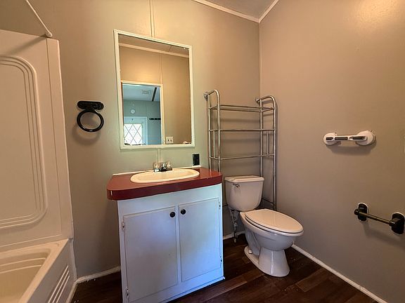 5th image of 205 Ash Ln