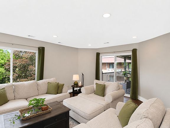 4th image of 6425 Clarendon Hills Rd APT 311