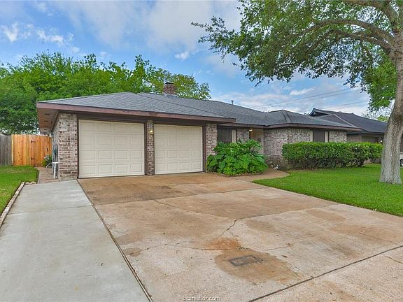 2nd image of 909 N Amy Dr