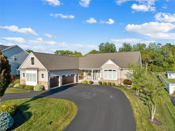 4590 Kingsford Ter, Syracuse, NY 13215