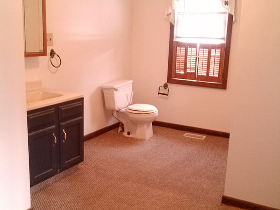 5th image of 4417 Broadway St