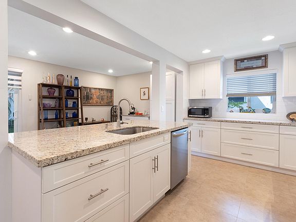 5th image of 2208 SW 19th Avenue