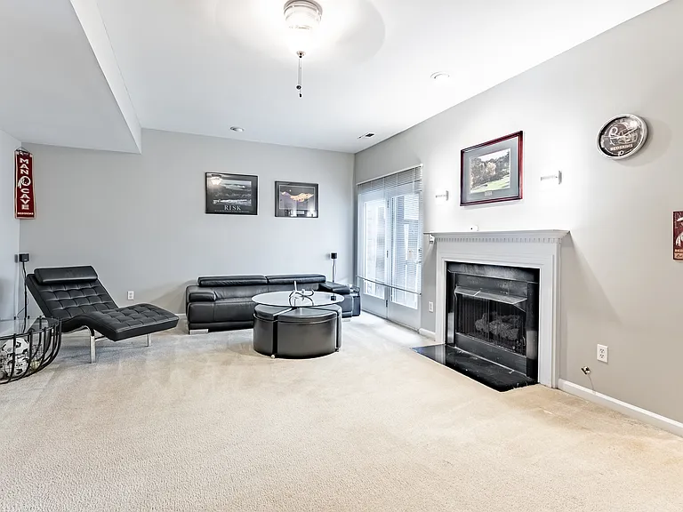 43738 Clemens Ter #1 — Photo 23