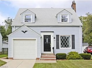 424 Elmwood Rd, Bay Village, OH 44140