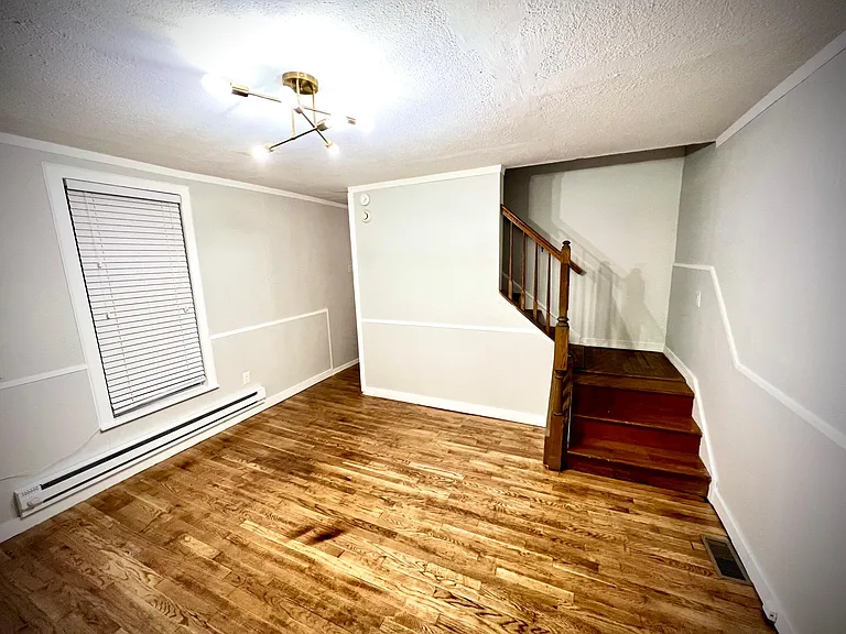 209 N Centre St — Photo 1