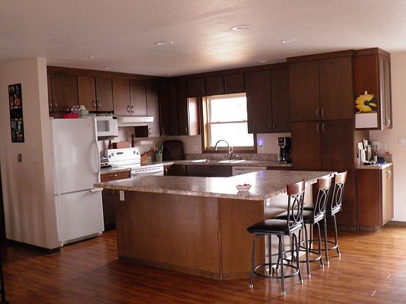 5th image of 302 Sunset Ave