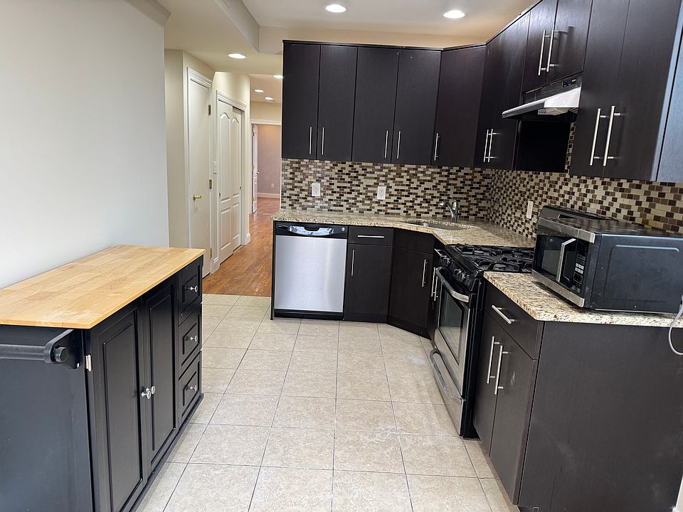 1st image of 4224 213th St #3