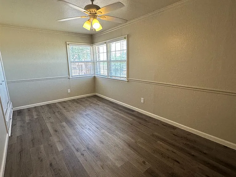 8529 S Chestnut Ave — Photo 17